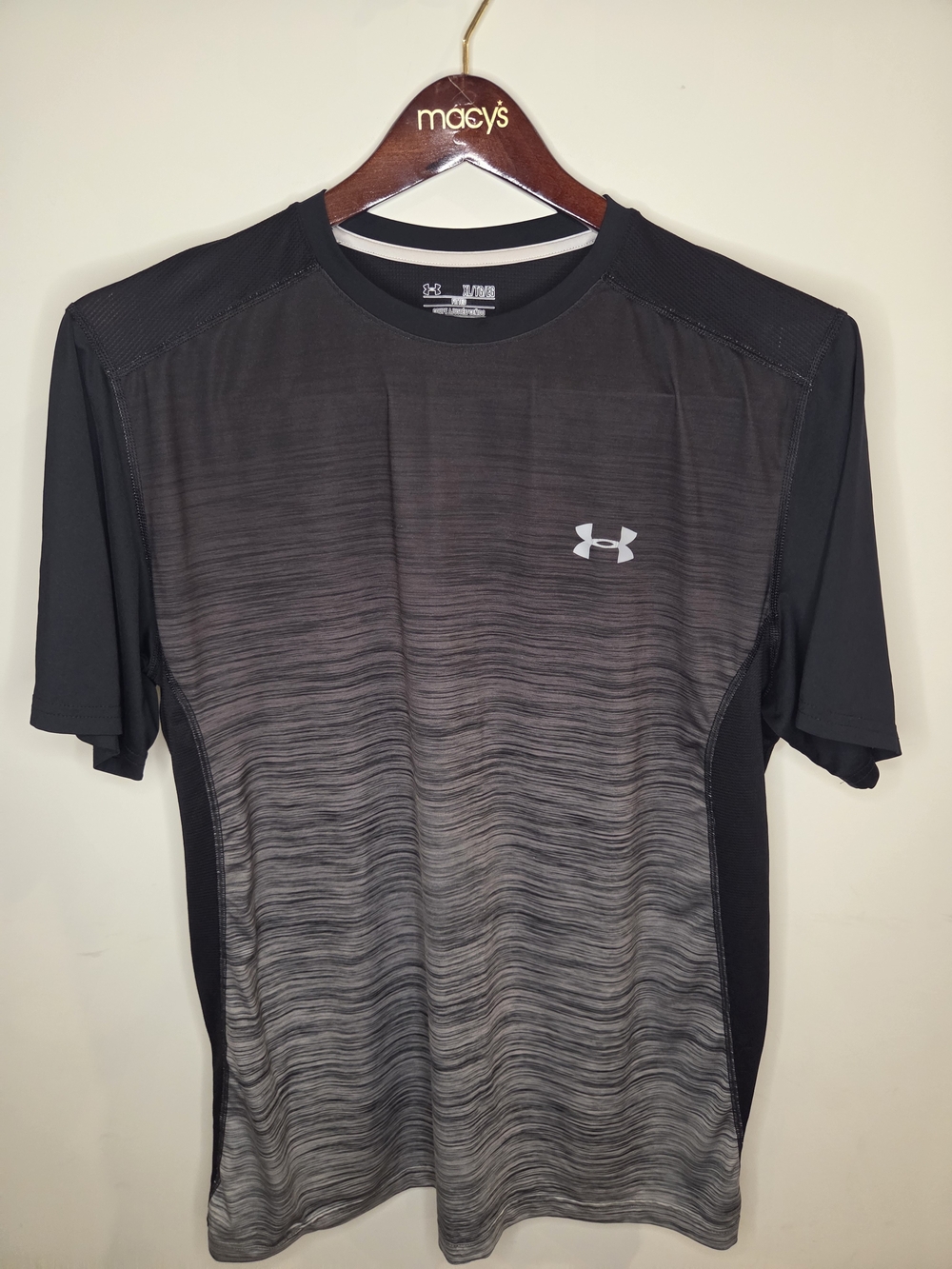Under Armour Men’s Black & Gray Gradient Short-Sleeve Tee